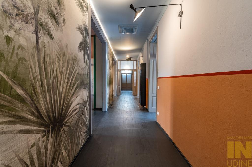 意大利乌迪内历史中心住宅改造，保守与现代的完美融合-20