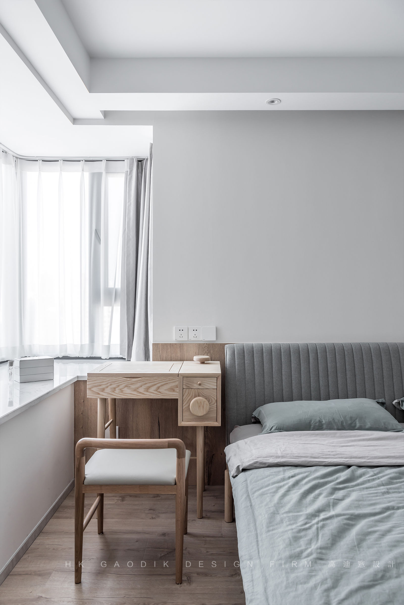 高迪愙设计事务所 | 平层住宅,控制细节平衡空间情感-29