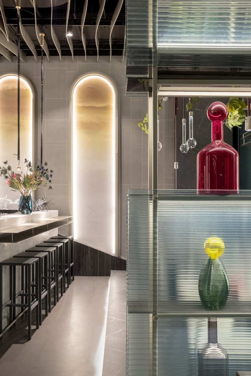 Milan 繁华中心的戏剧性餐厅-3