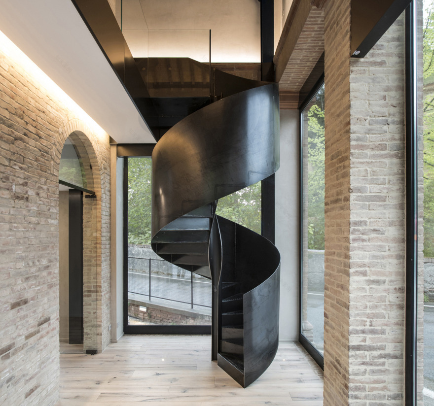 修复历史建筑,焕发新生的 Casotto del Dazio 别墅室内设计-0