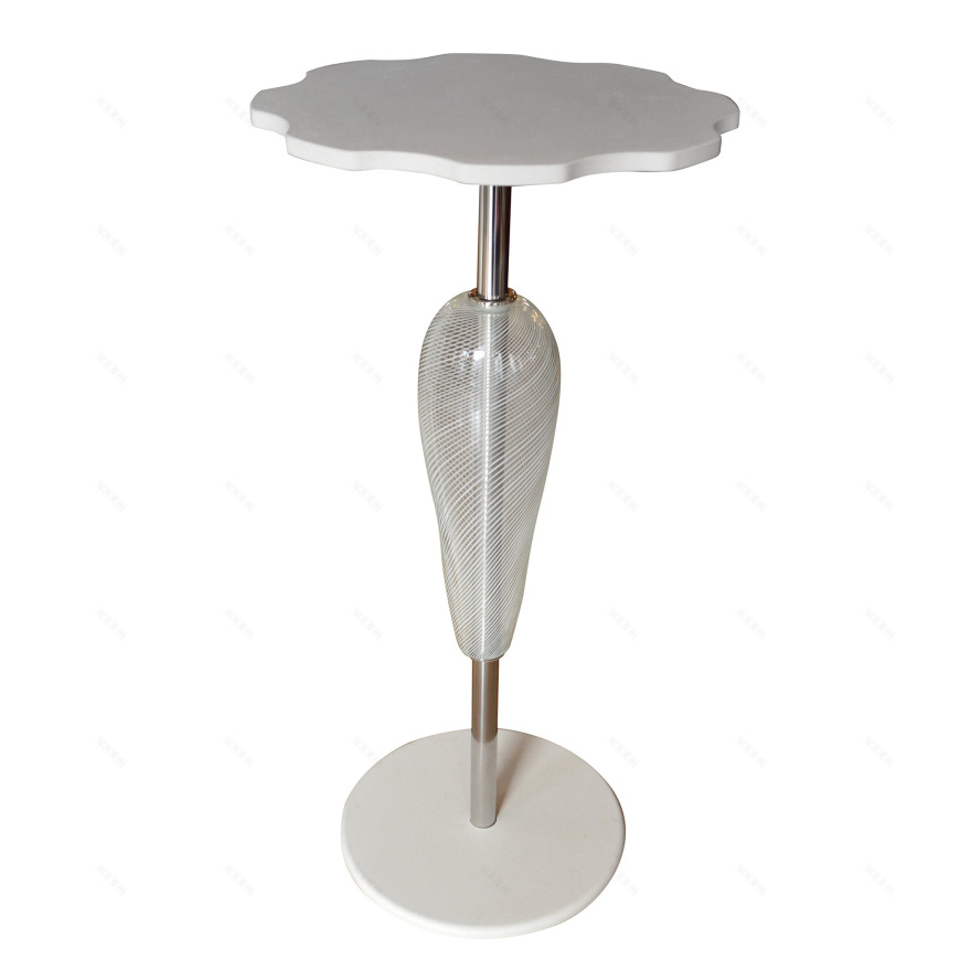 优雅玻璃长桌,打造站立晚餐新体验-2