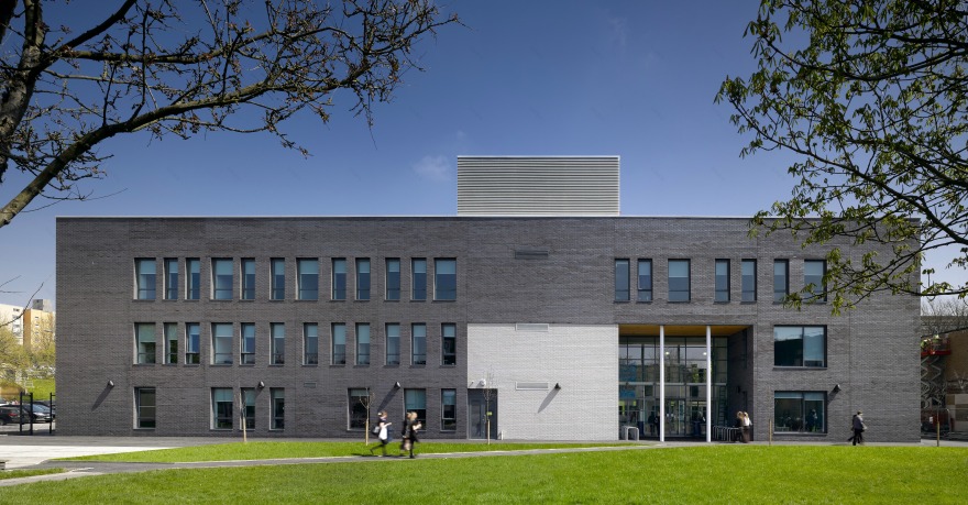 Oldham College 新校园 | 绿色环保,灵活学习空间-2