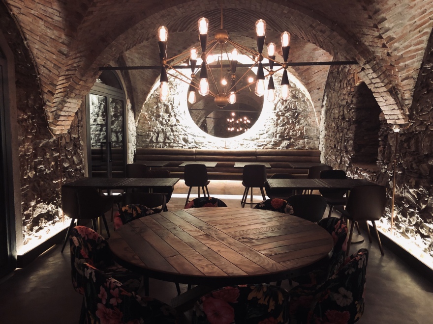 古堡魅影 · 创意餐厅“Il Diavolo E L' Acqua Santa”-12