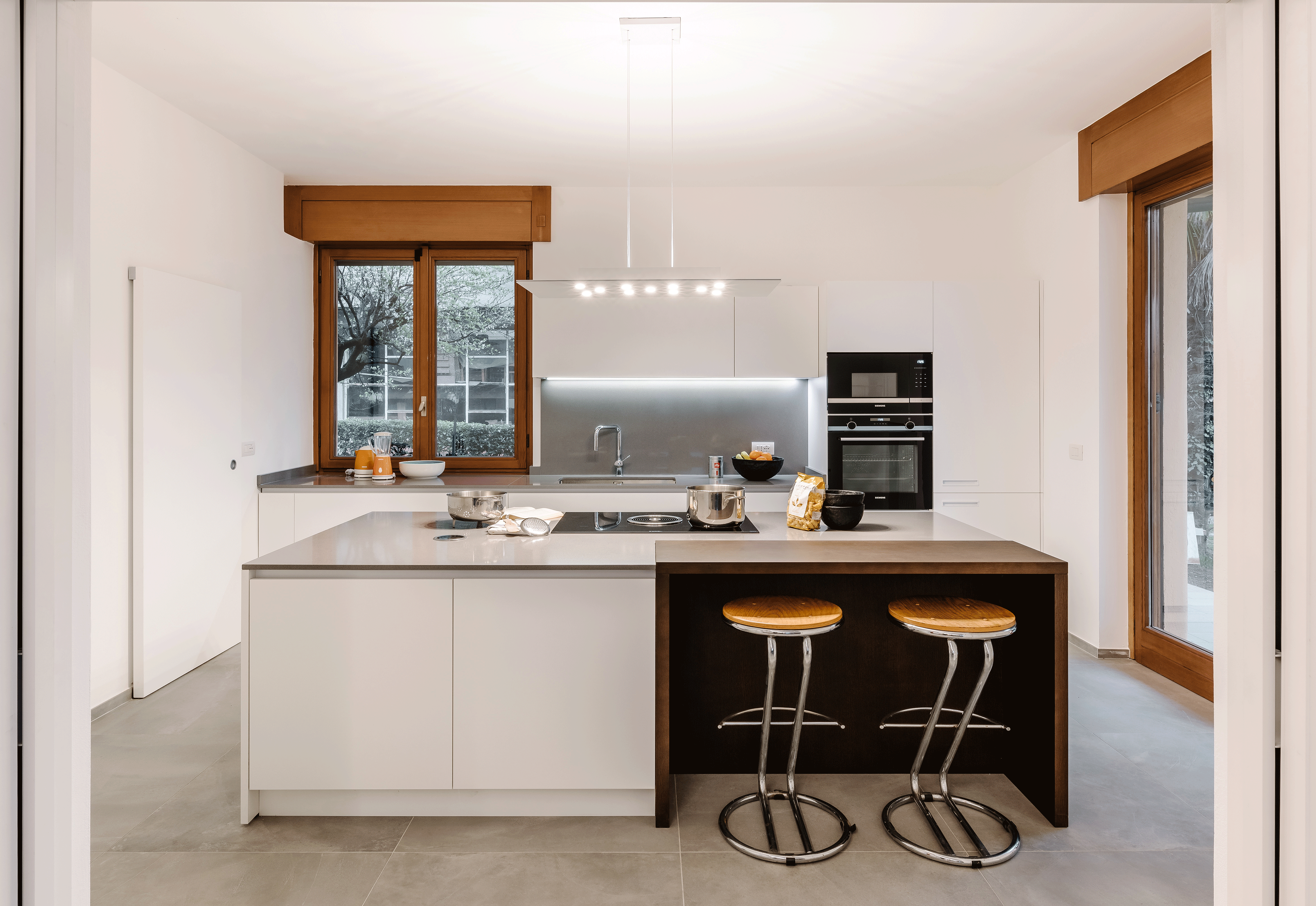 Cantù_DV 公寓改造 | 线性楼梯与明亮现代风格的完美结合-11