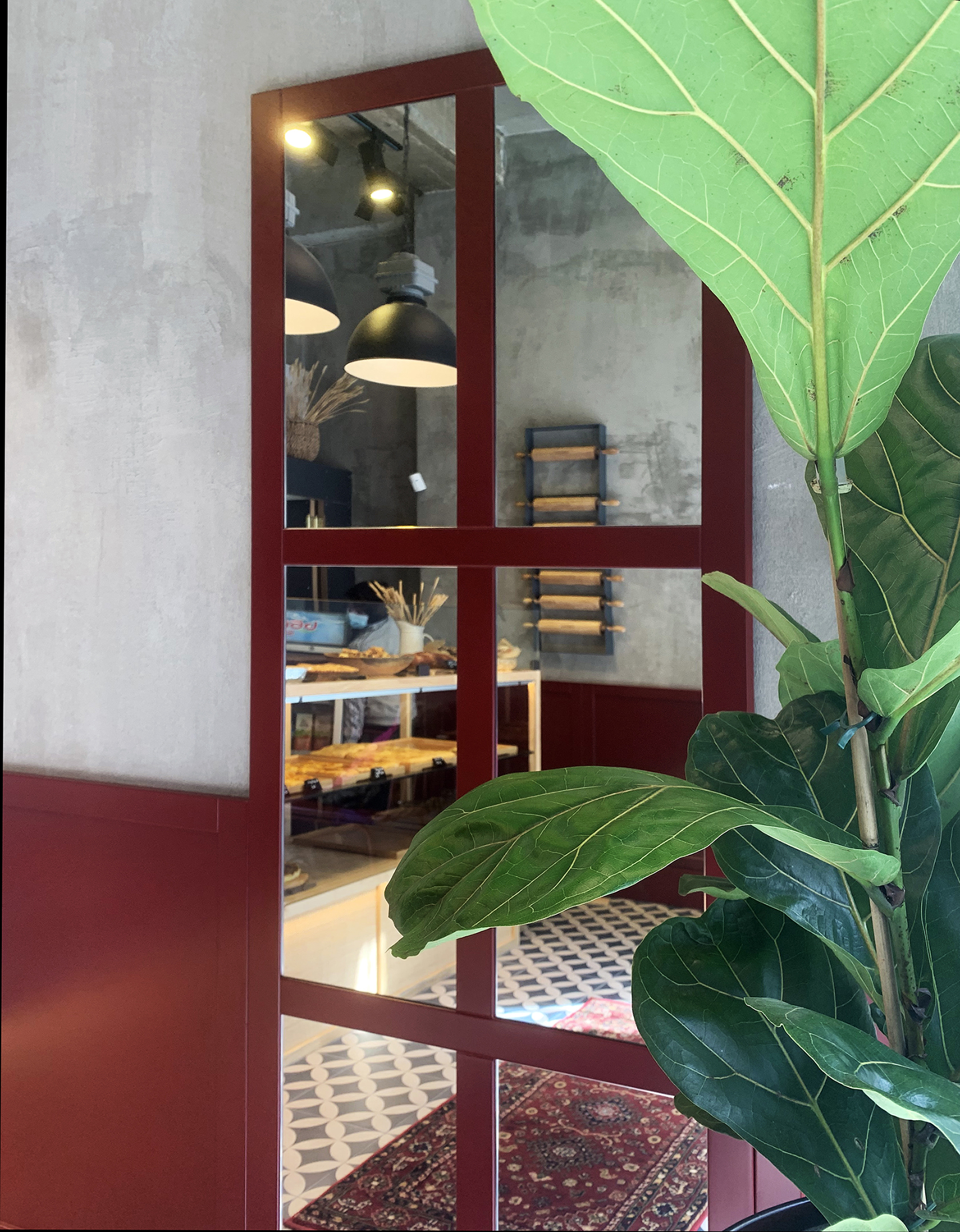 融合工业风与文艺复兴的甜品店设计-6