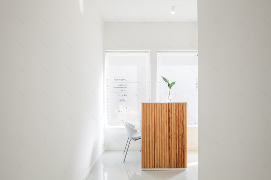 历史小镇的诊所重生 | 葡萄牙 Clínica da Vila 口腔诊所设计-1