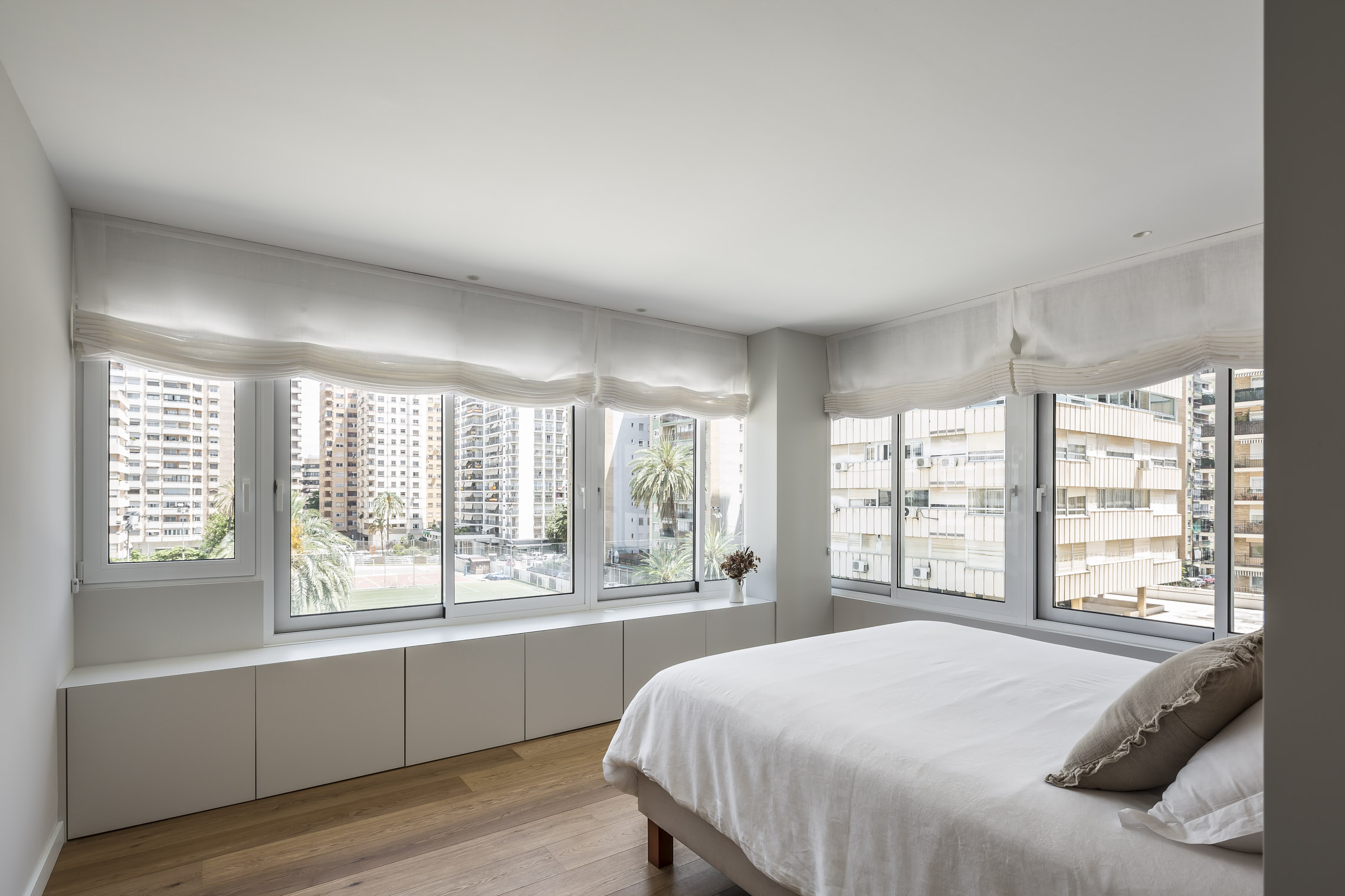 西班牙 70 年代老宅蜕变,明亮温馨宜居空间-15