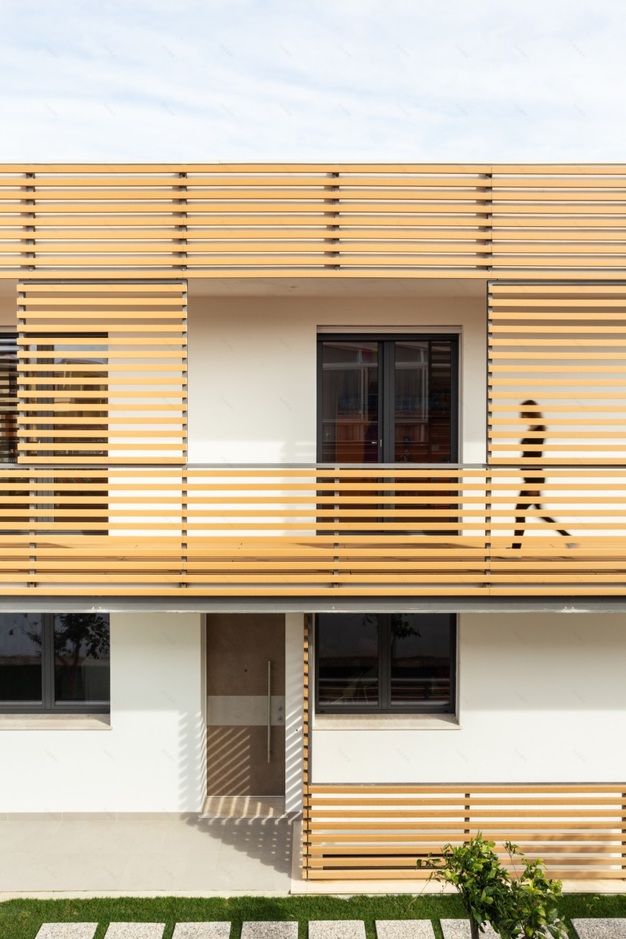 三层楼的灵活布局与光影调控-1