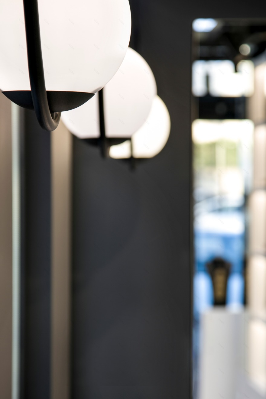 希腊小仓库变身为光彩夺目珠宝店-4