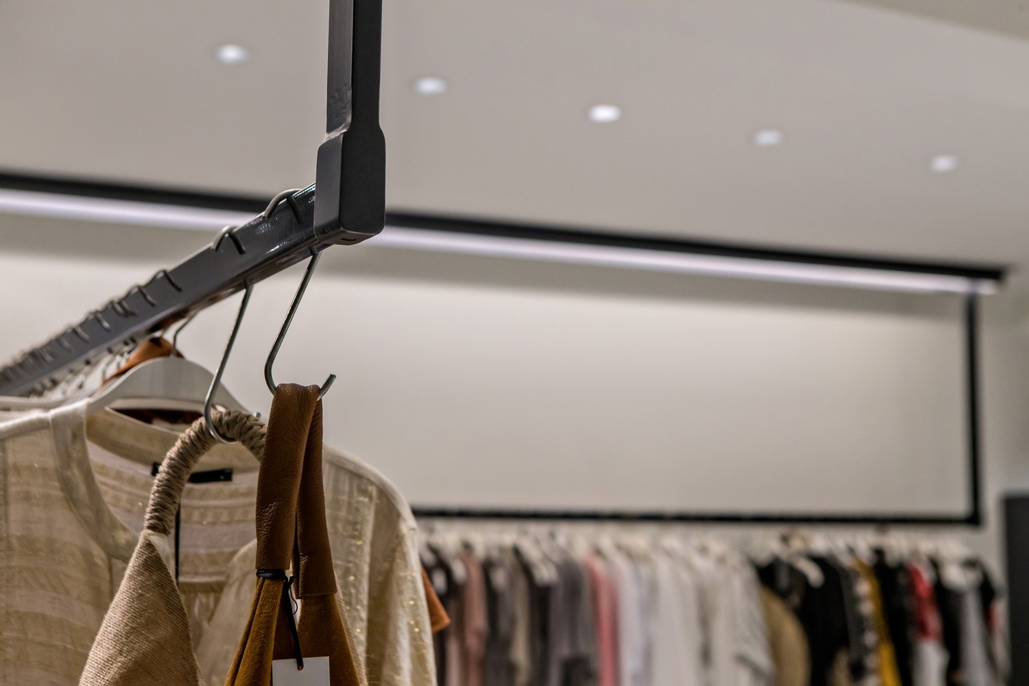 金属撞击在混凝土上丨Maria Vidali-8