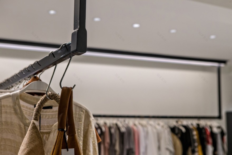 金属撞击在混凝土上丨Maria Vidali-8