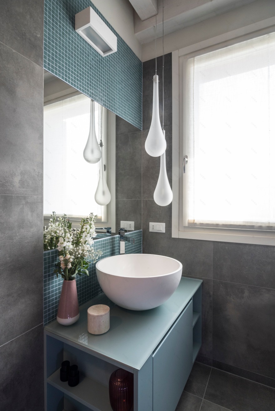 色彩斑斓的湖畔居所设计-4