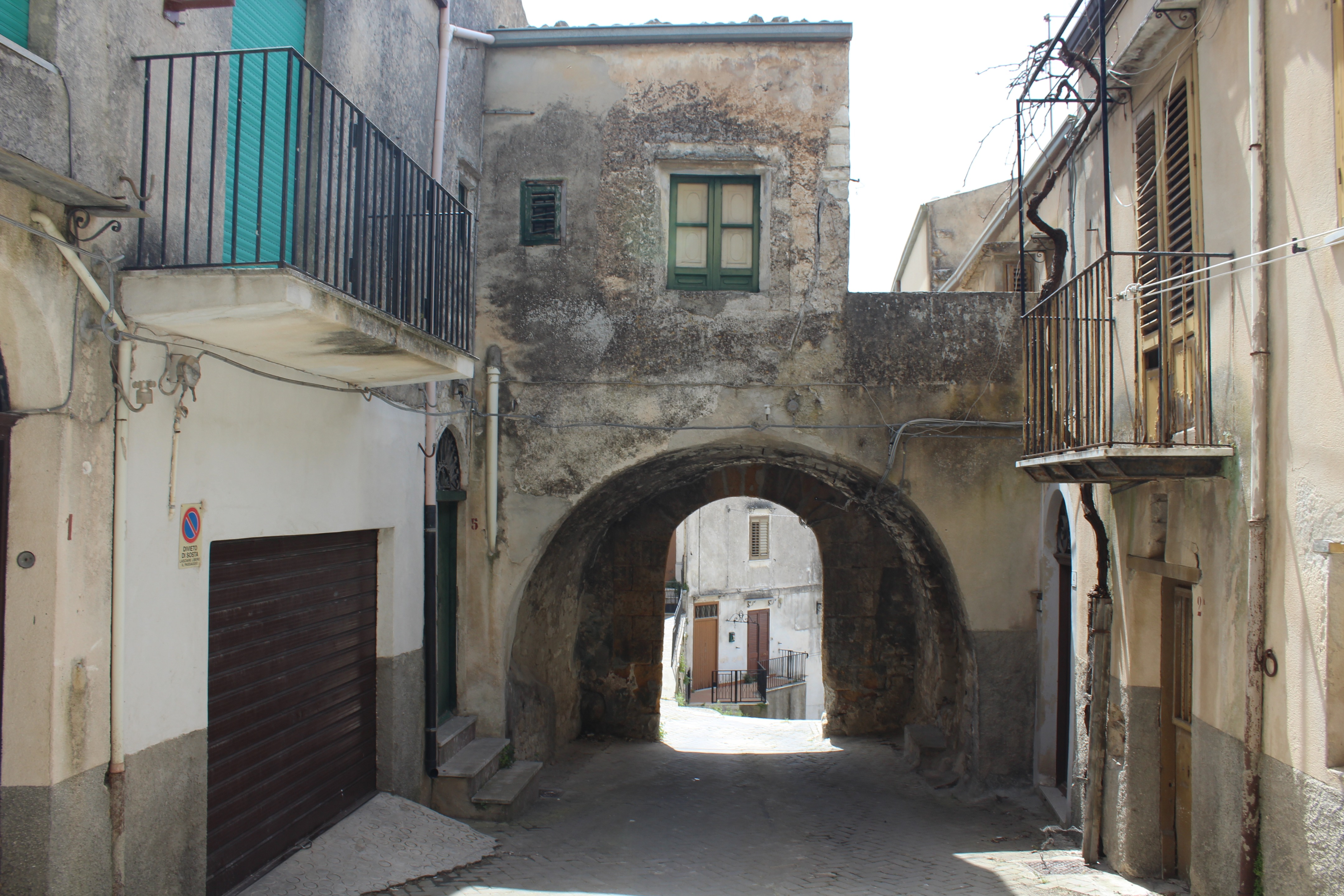 意大利乡村建筑 · 双高空间与钢饰面的和谐共生-1