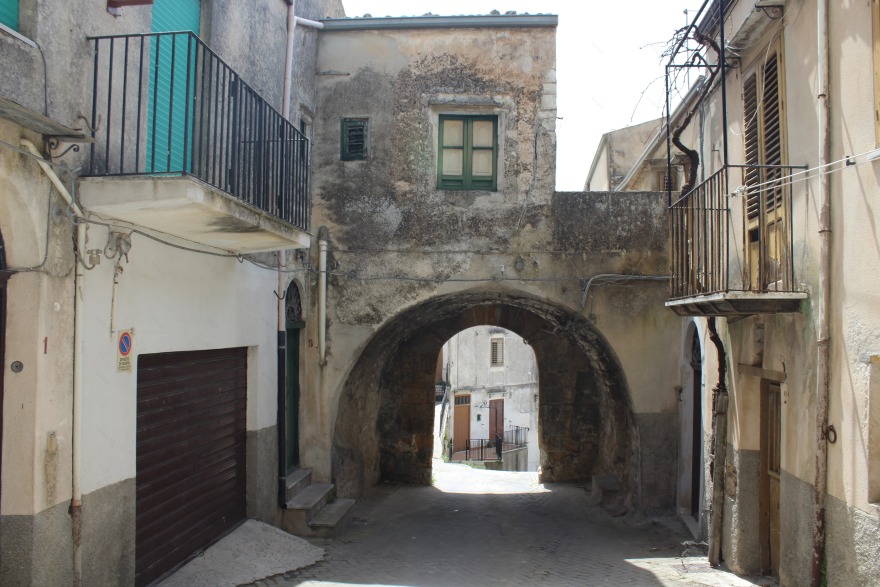 意大利乡村建筑 · 双高空间与钢饰面的和谐共生-1