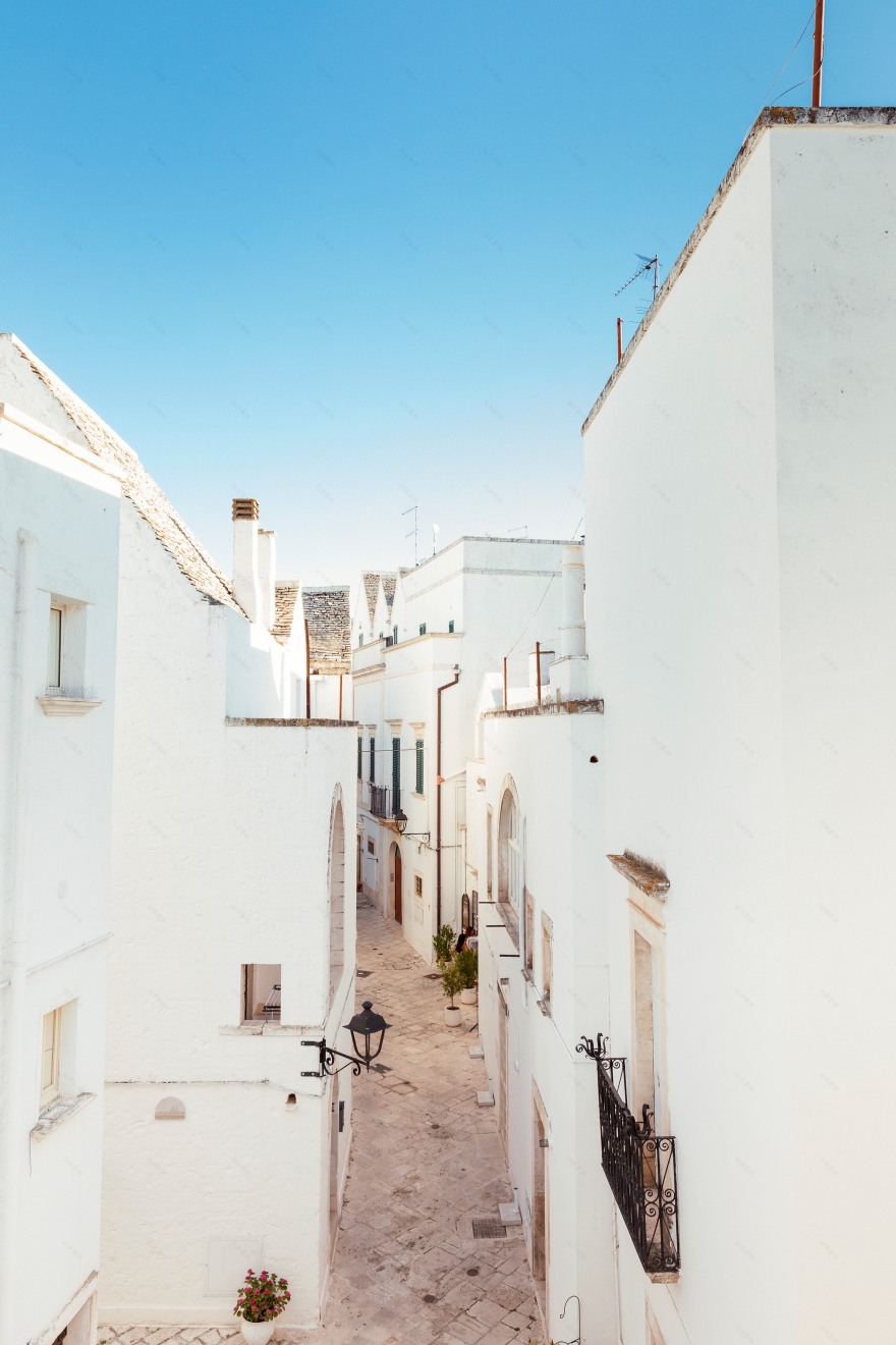 意大利风情传统公寓翻新,铁艺与石材的精致融合-4