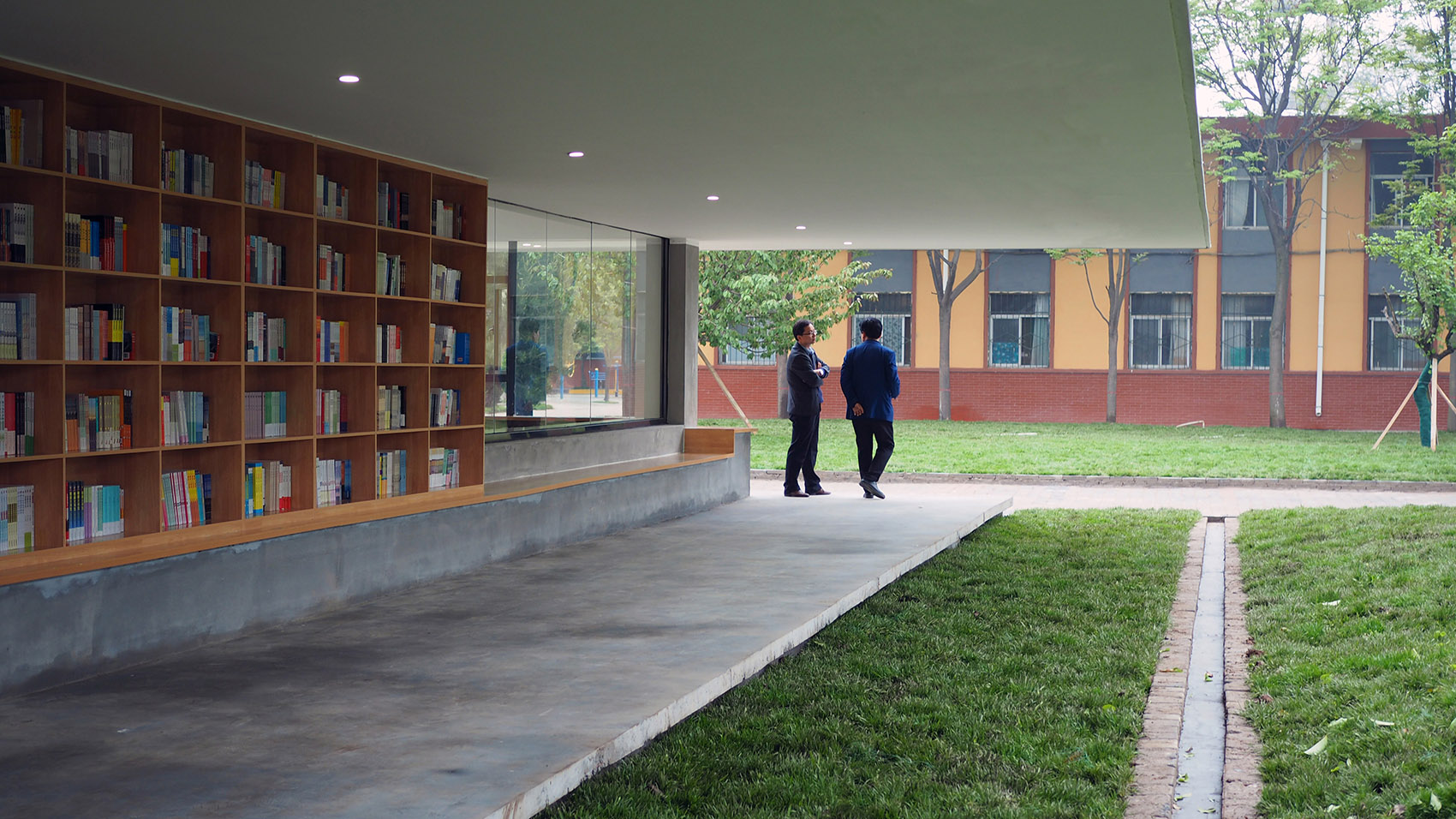 西安高新第六高级中学图书馆/陕西首个希望工程校园图书馆援建项目-31