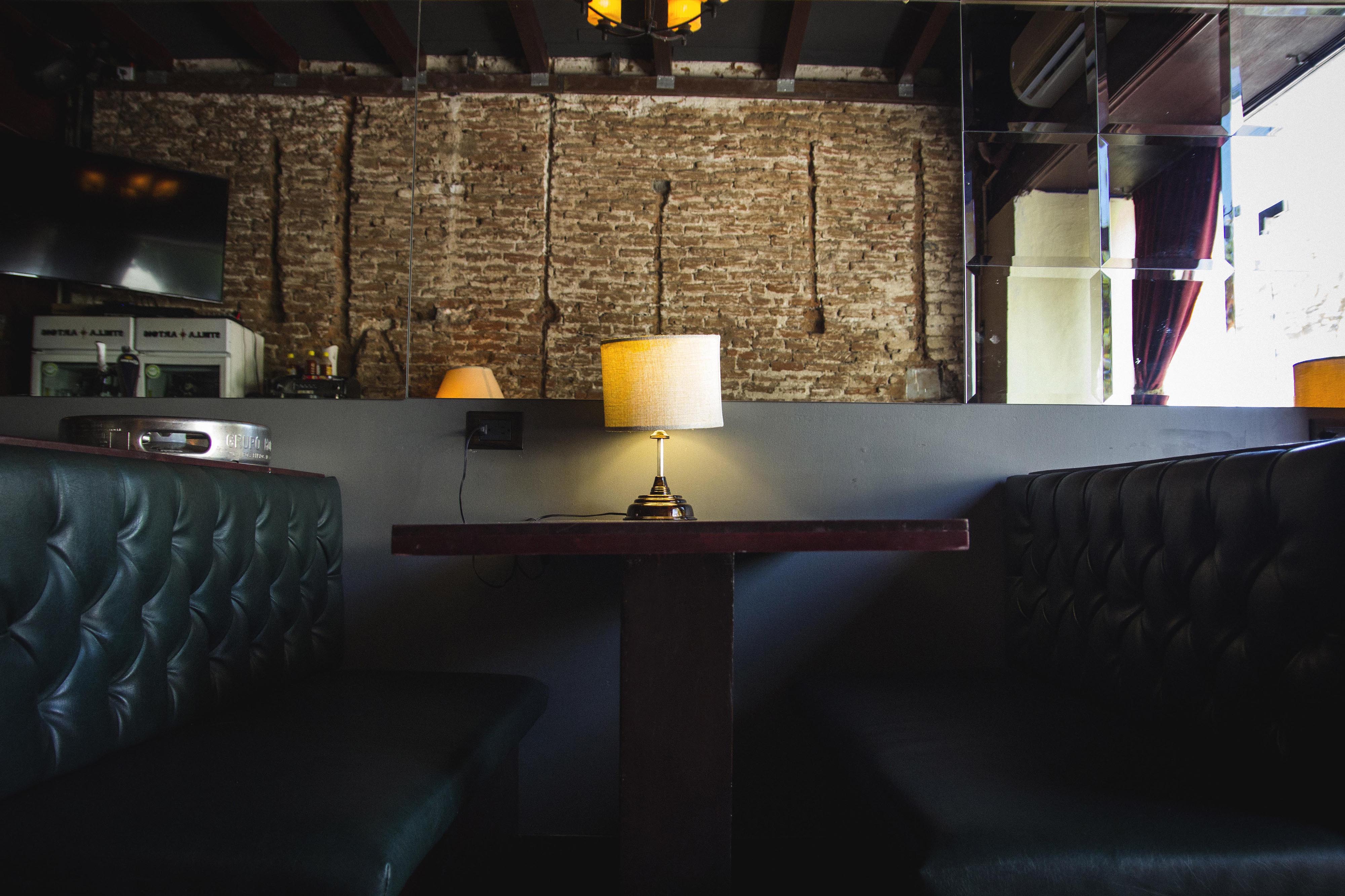 墨西哥历史中心酒吧 Al Antigua Bar 的现代改造-11