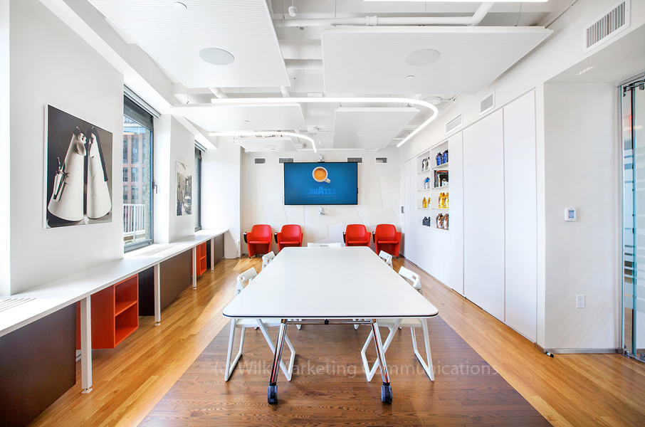 纽约 Lavazza 总部 | 800 平米全景玻璃室的创意设计-2