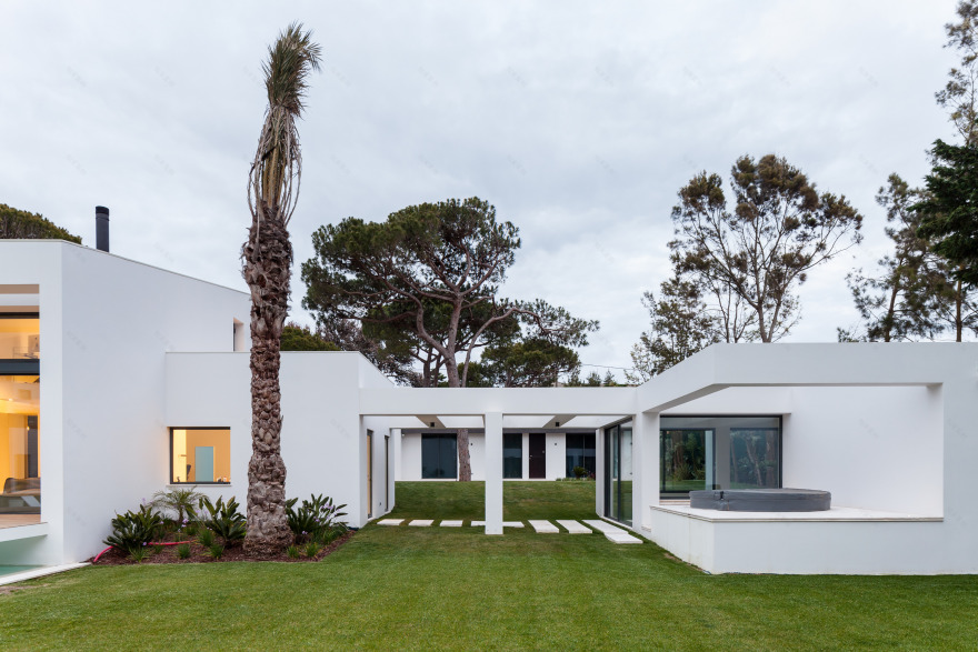 葡萄牙别墅和谐重生,室内外空间完美融合-42