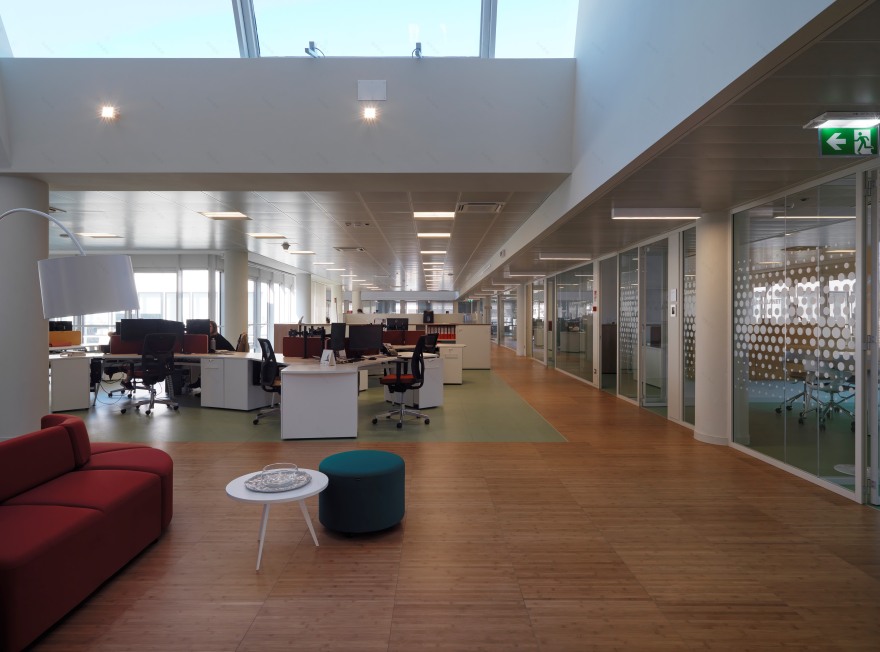 废弃工厂变身为绿色环保的 Arcaplanet 总部-11