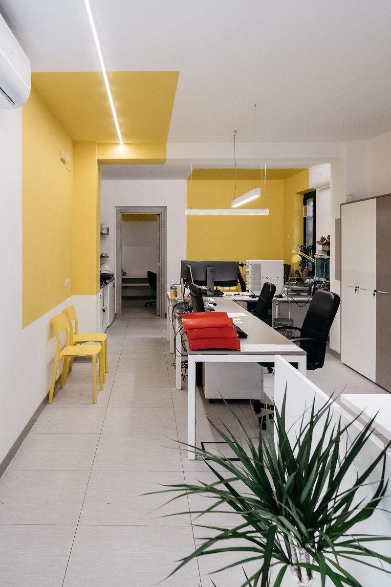 米兰 Carugate 小办公室翻新设计-0