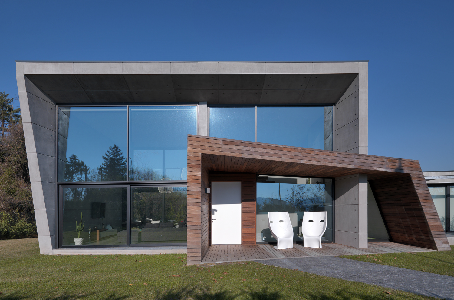 悬浮森林中的透明别墅-24