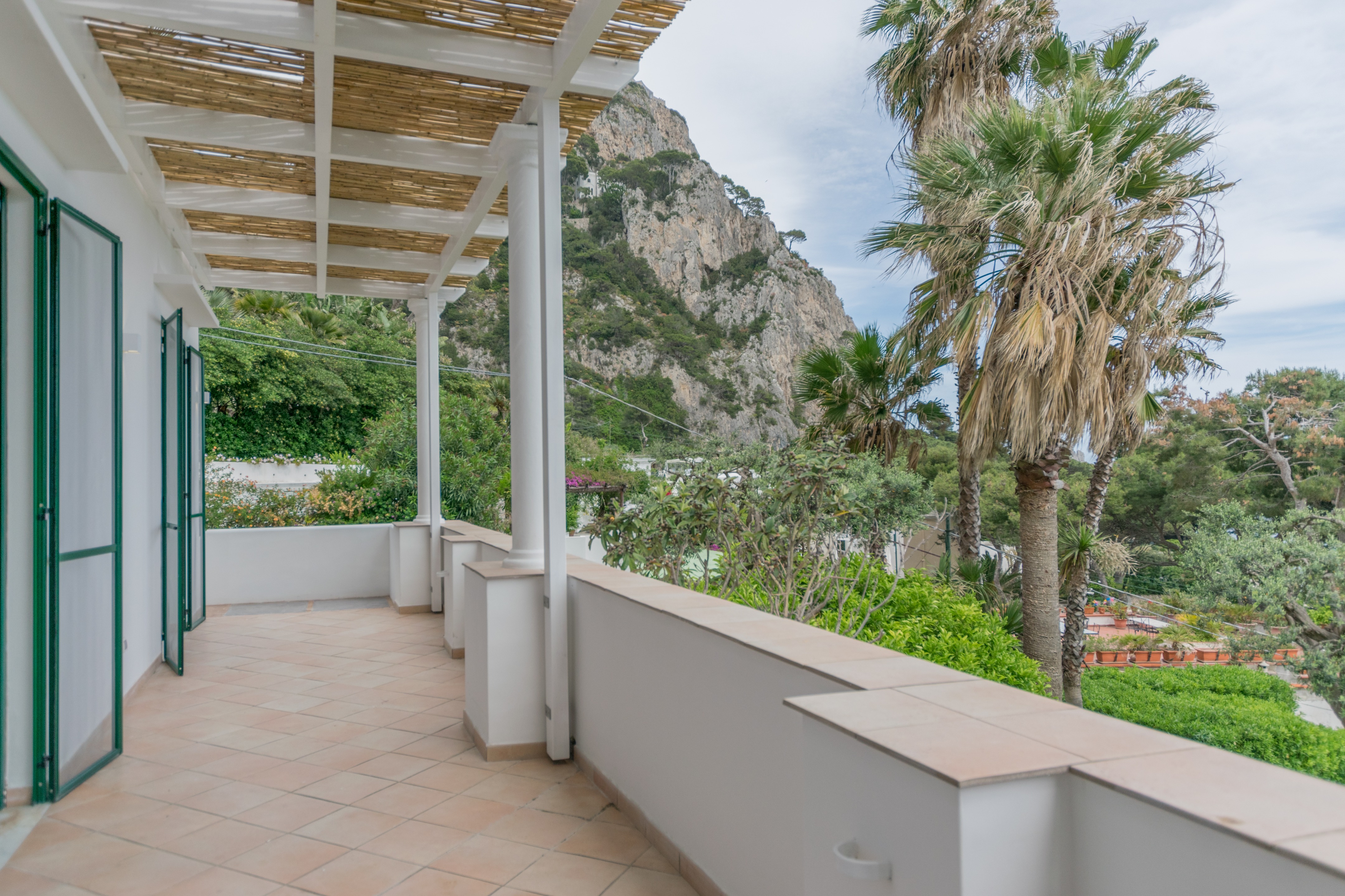 简约暖调的海湾美景丨意大利-32