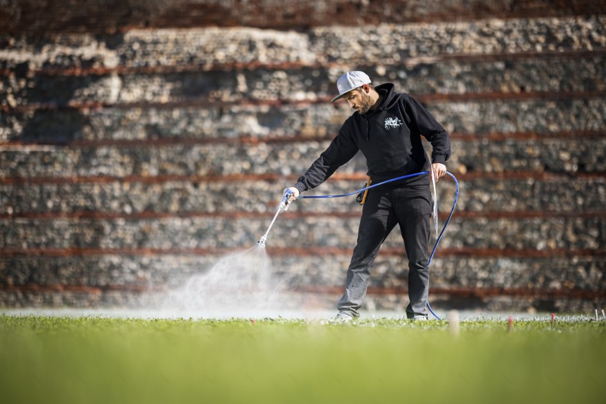 穿越墙体的全球最大象征性人链项目 · Saype 艺术家公园装置-11