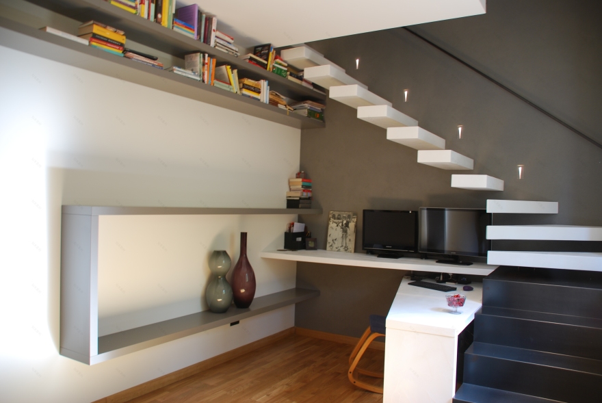 定制楼梯串联双层空间,木铁交融呈现和谐居室-8