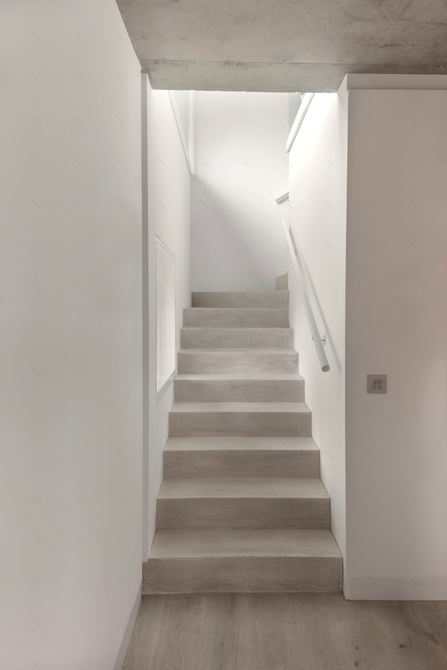 瑞士历史中心工业风公寓设计-9