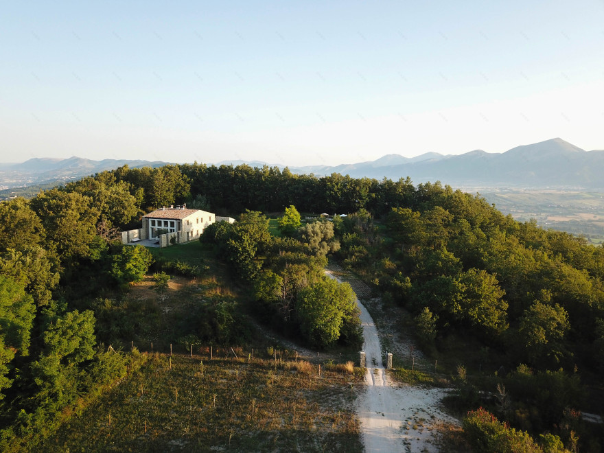 地震废墟中的重生——意大利 Casale Mongibello 别墅设计-21