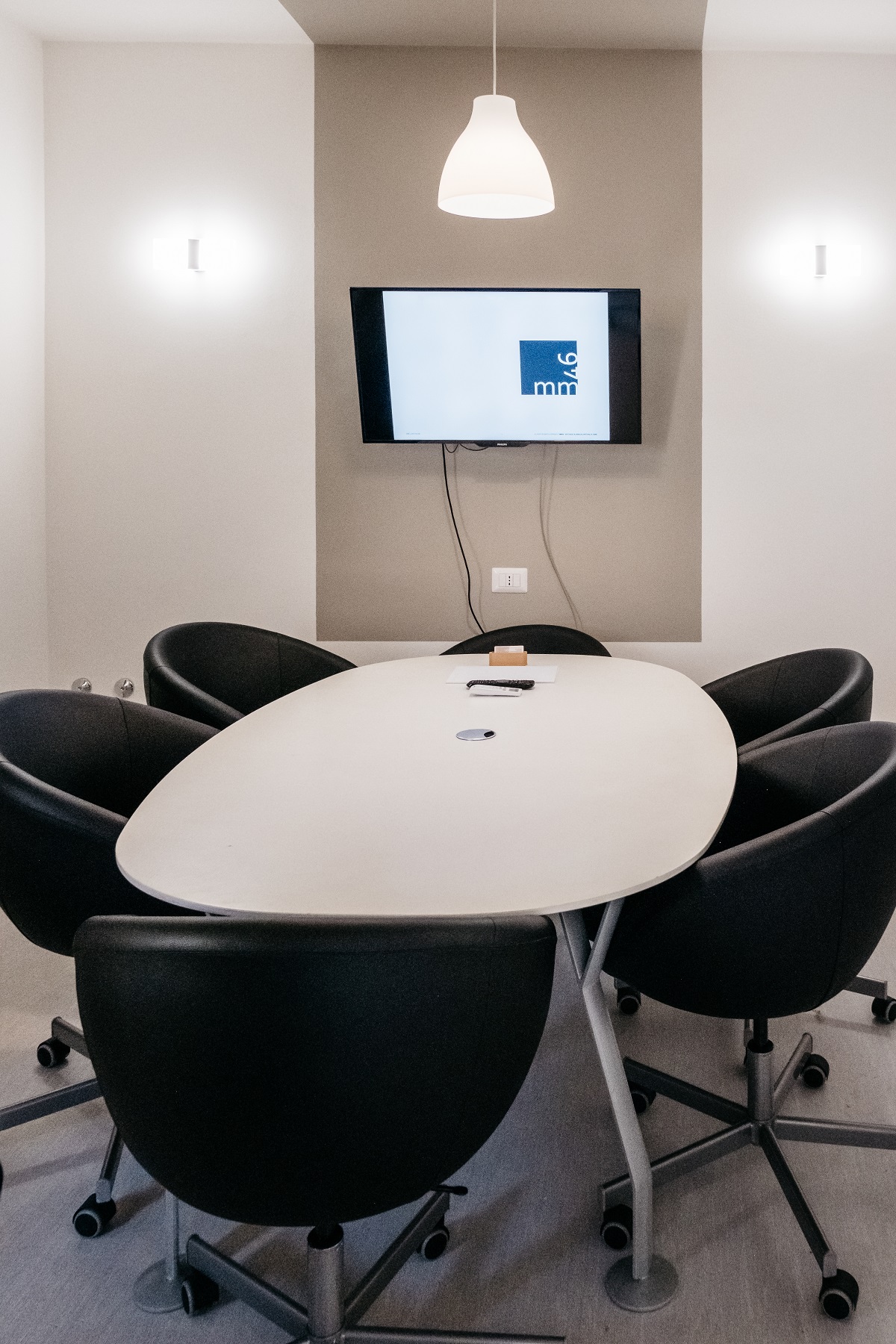 米兰 Carugate 小办公室翻新设计-5