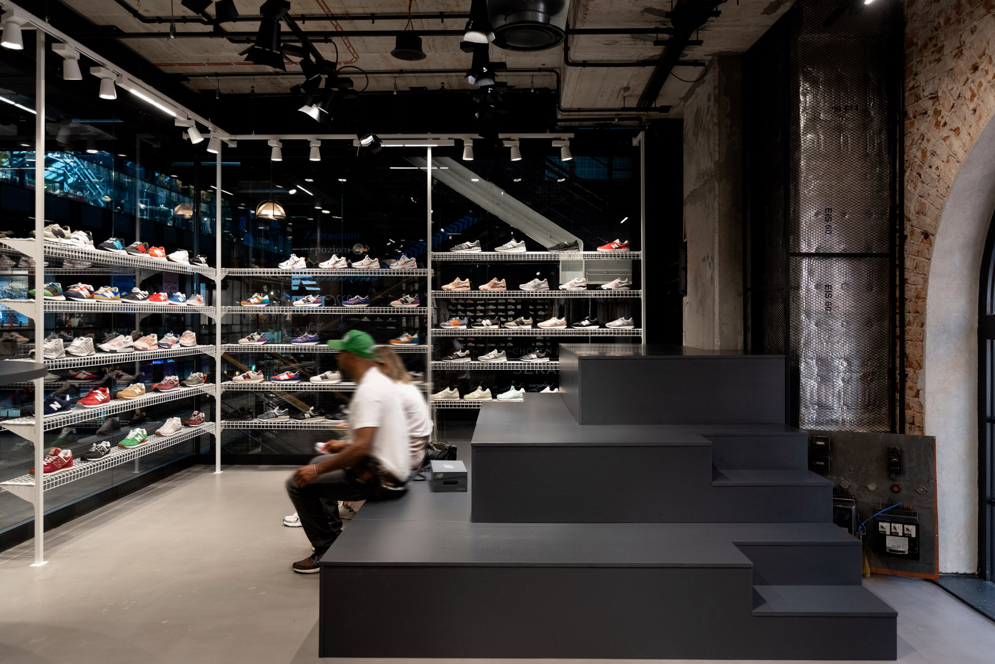 Run Colors EC Powiśle 鞋店设计丨波兰华沙丨mode:lina™ 团队-12