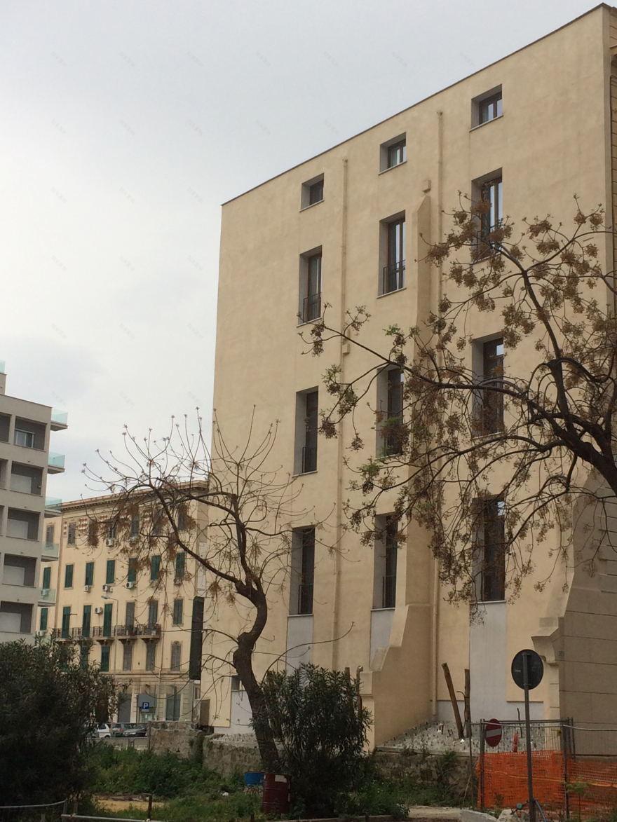 历史与现代交融的“第十三受害者广场”建筑改造-9