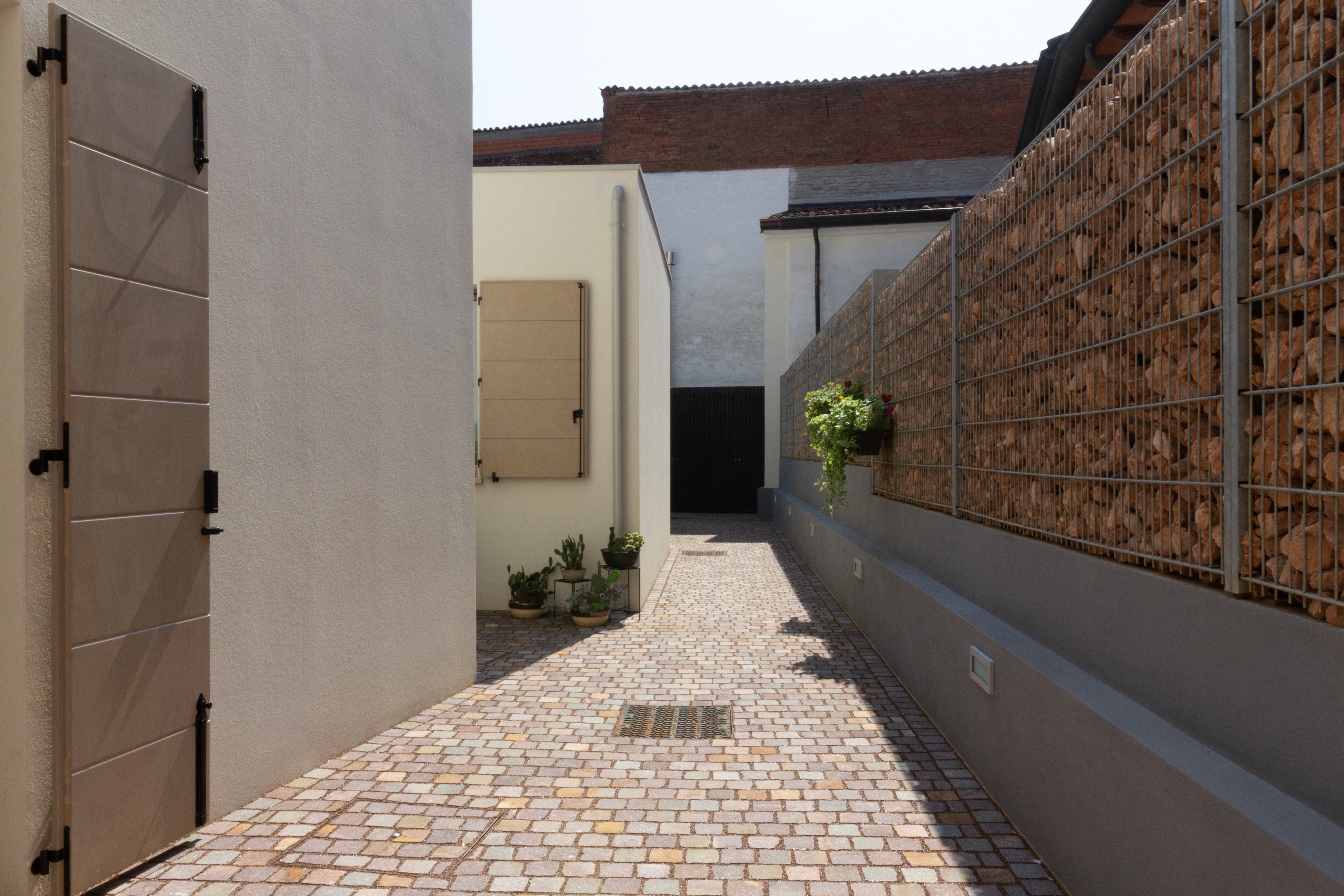 修复古城中心的“金色丰收之家”-0