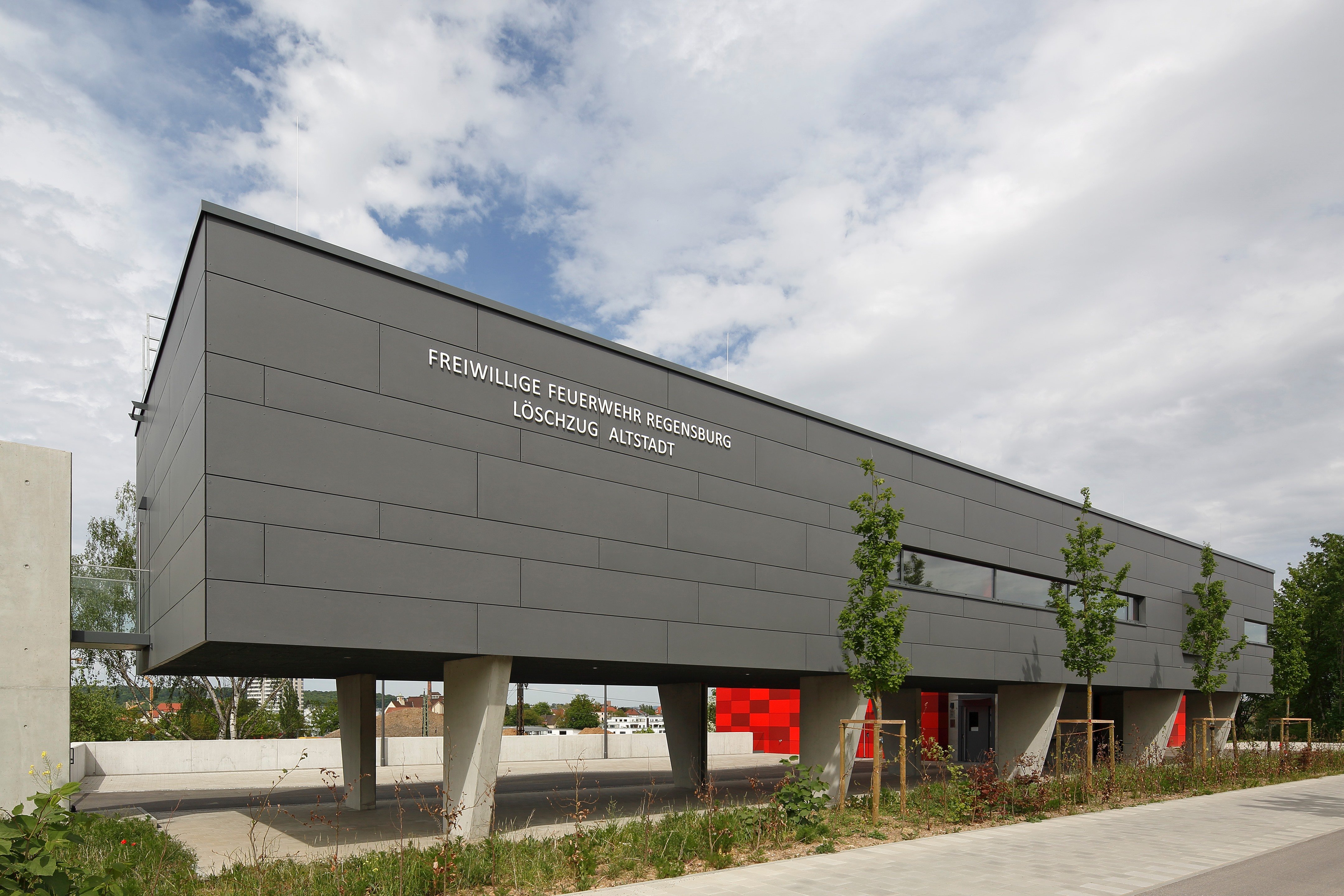 Fire station- Nueva estación de bomberos- Nuovi vigili del fuoco- Ny brandkår- Neubau Feuerwehr, HochBauAmt Regensburg Germany-1