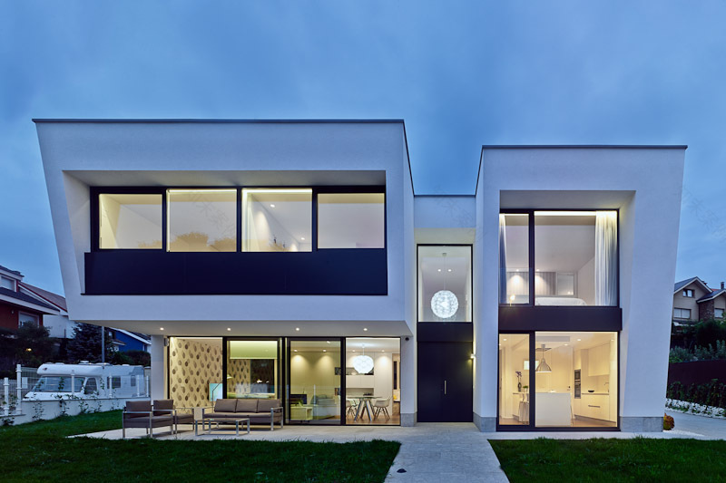 西班牙 Avilés 市简约别墅,诠释现代生活理念-3