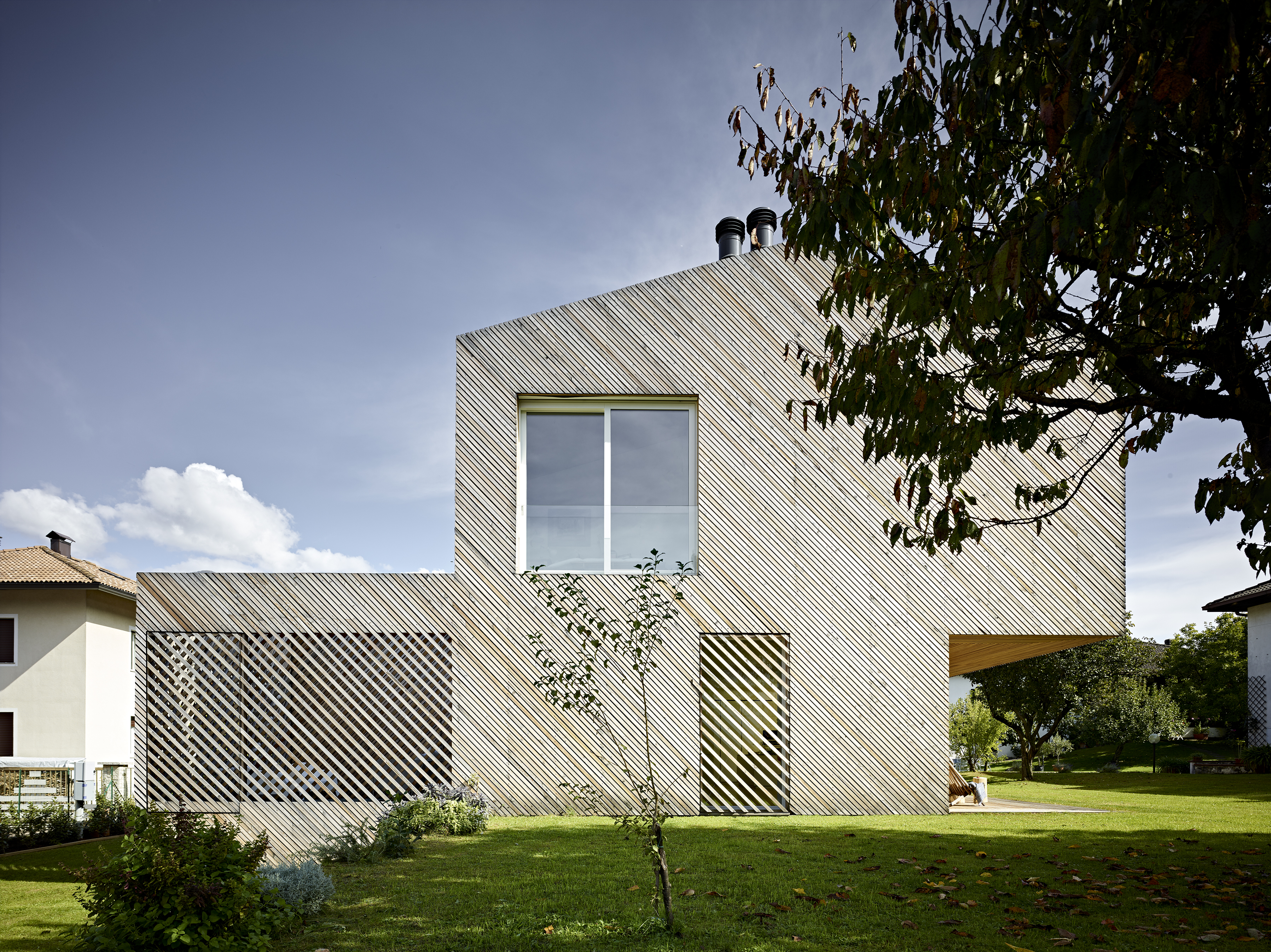 绿色环保的 FG 家庭别墅,融入自然的设计-8