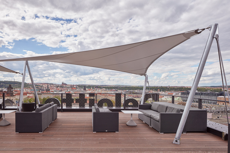 Deloitte Prague 办公室的“生活景观”设计-16