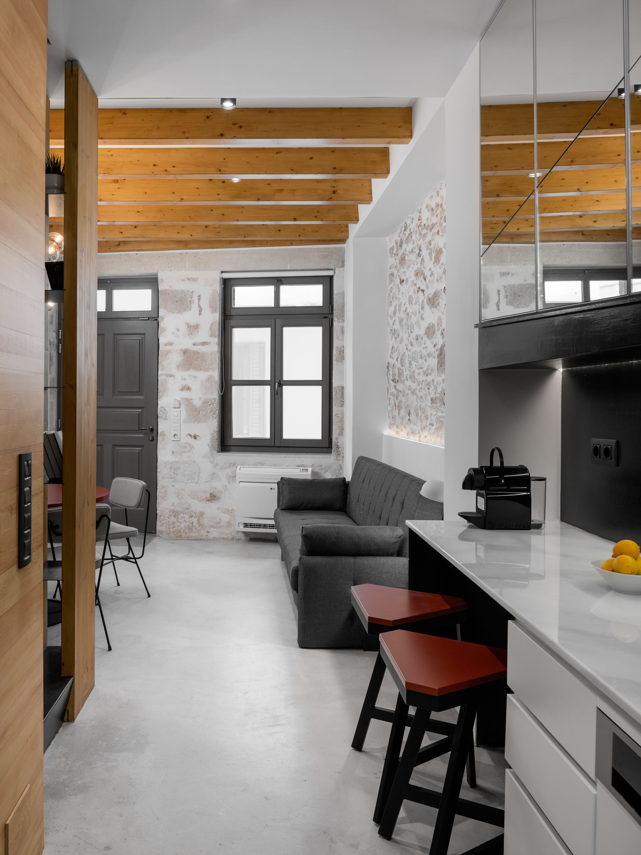 重焕生机的 47 平米公寓 | 历史中心的海景小天堂-4