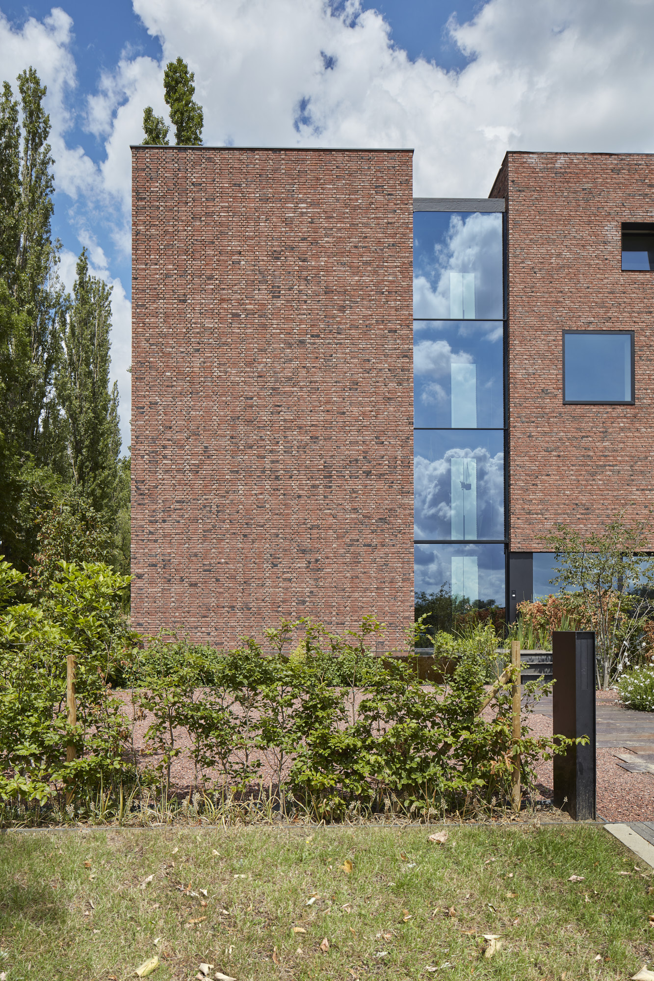 比利时 Tienen 的圆形砖房 | 40 厘米厚 15 米高的夯土墙-41