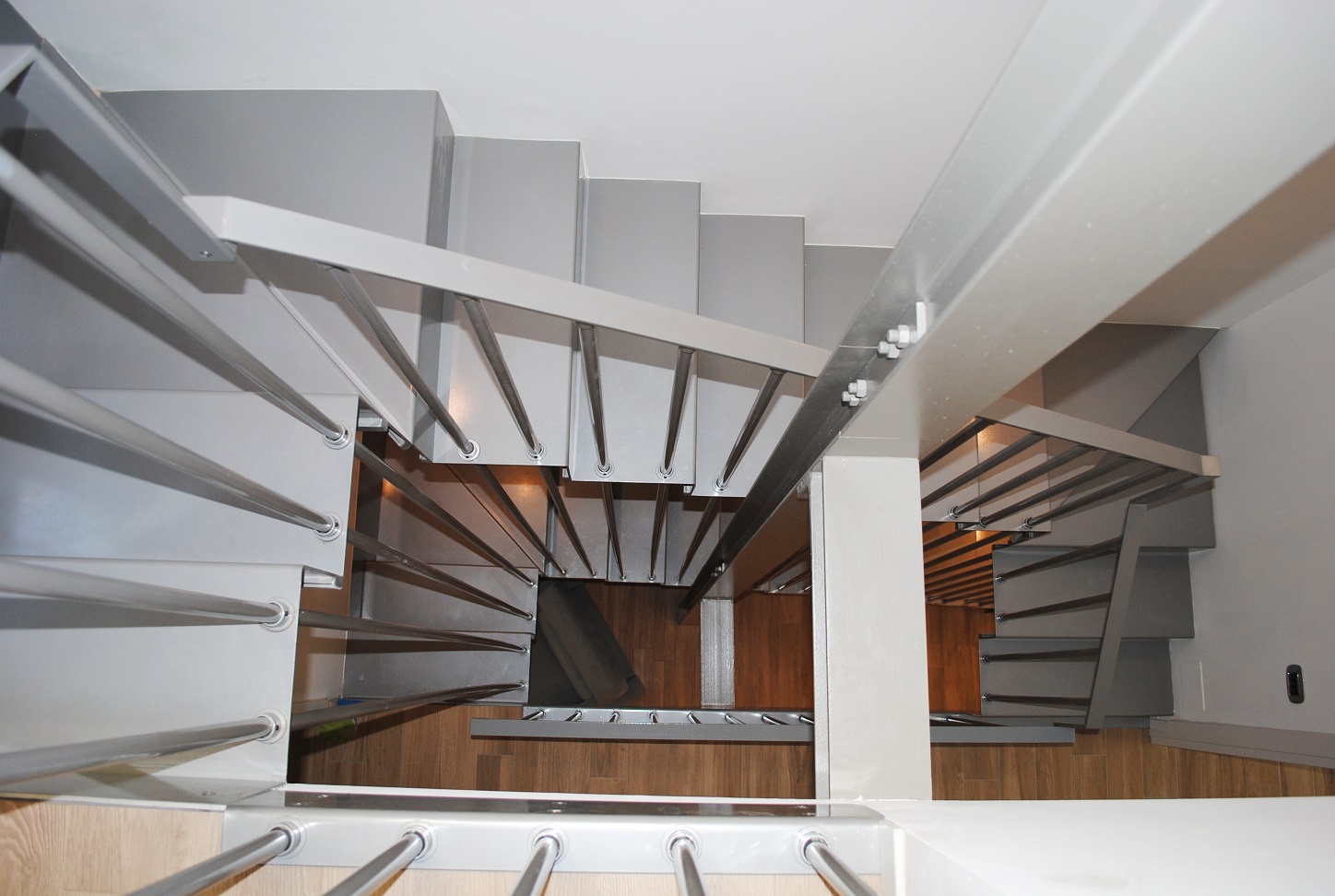 2019 年独立三层大宅 | 金属折叠楼梯的光影魅力-6