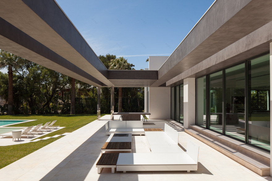 葡萄牙别墅和谐重生,室内外空间完美融合-29