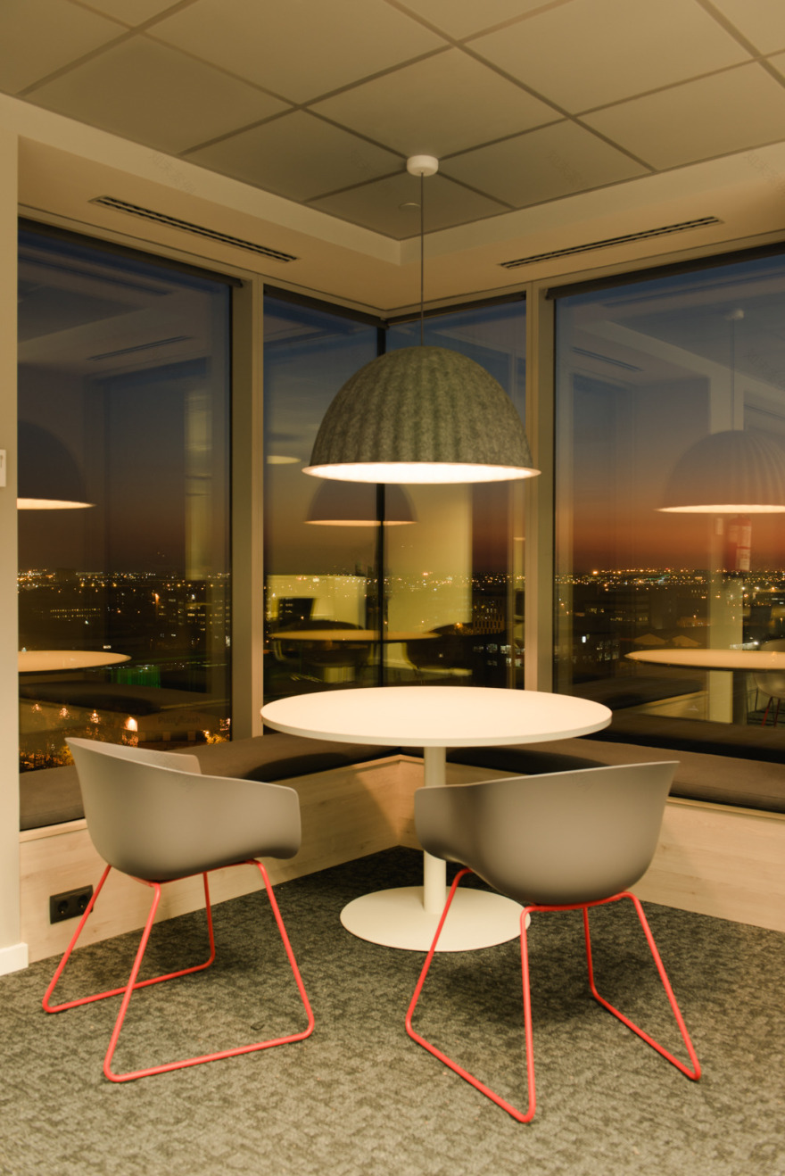 色彩灵动,打造协作型办公空间-5