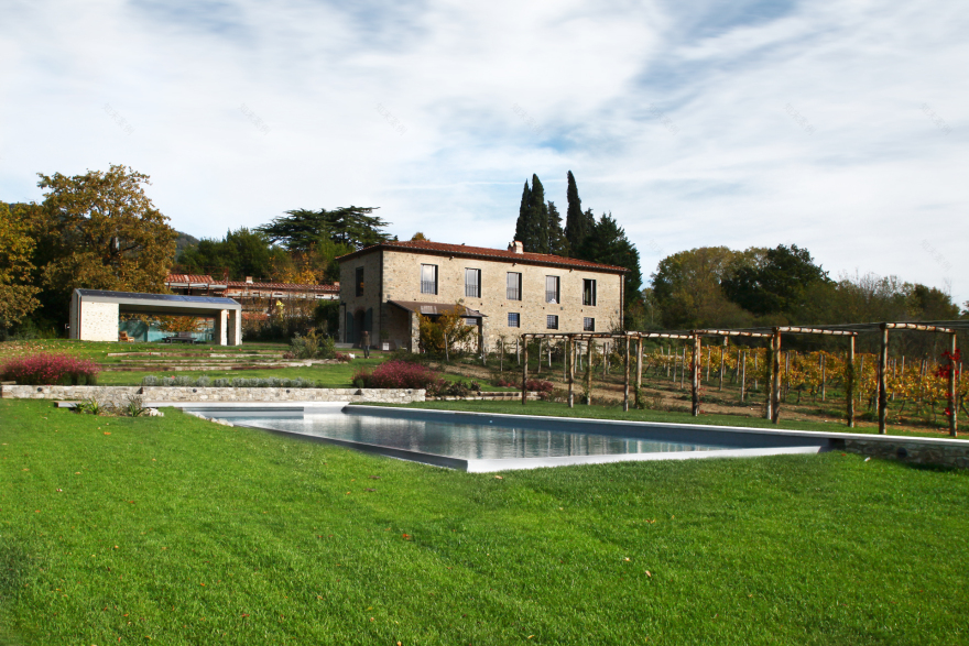 意大利百年烟草工厂改造,绿色建筑与艺术的完美融合-0