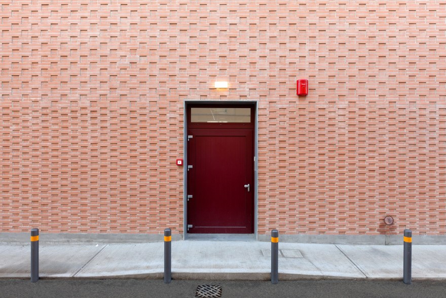 重焕生机的意大利小镇青年中心-7