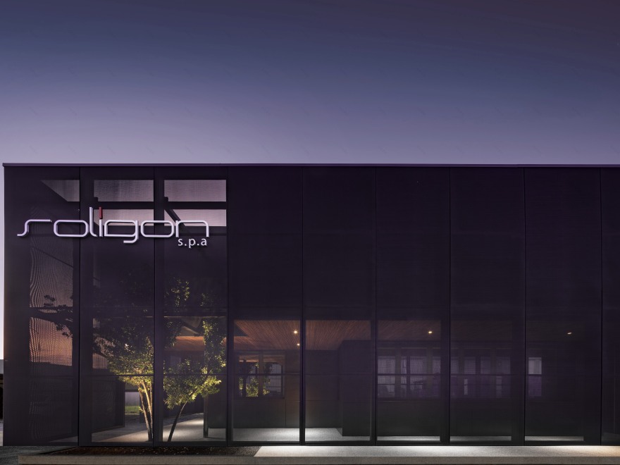 悬浮办公楼设计,打造现代办公空间-0