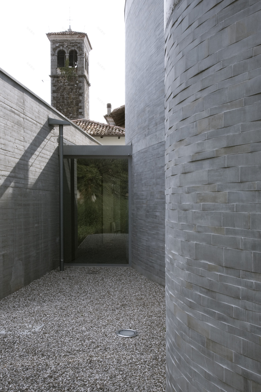 Friuli 新教堂设计 | 融入环境的和谐空间-9