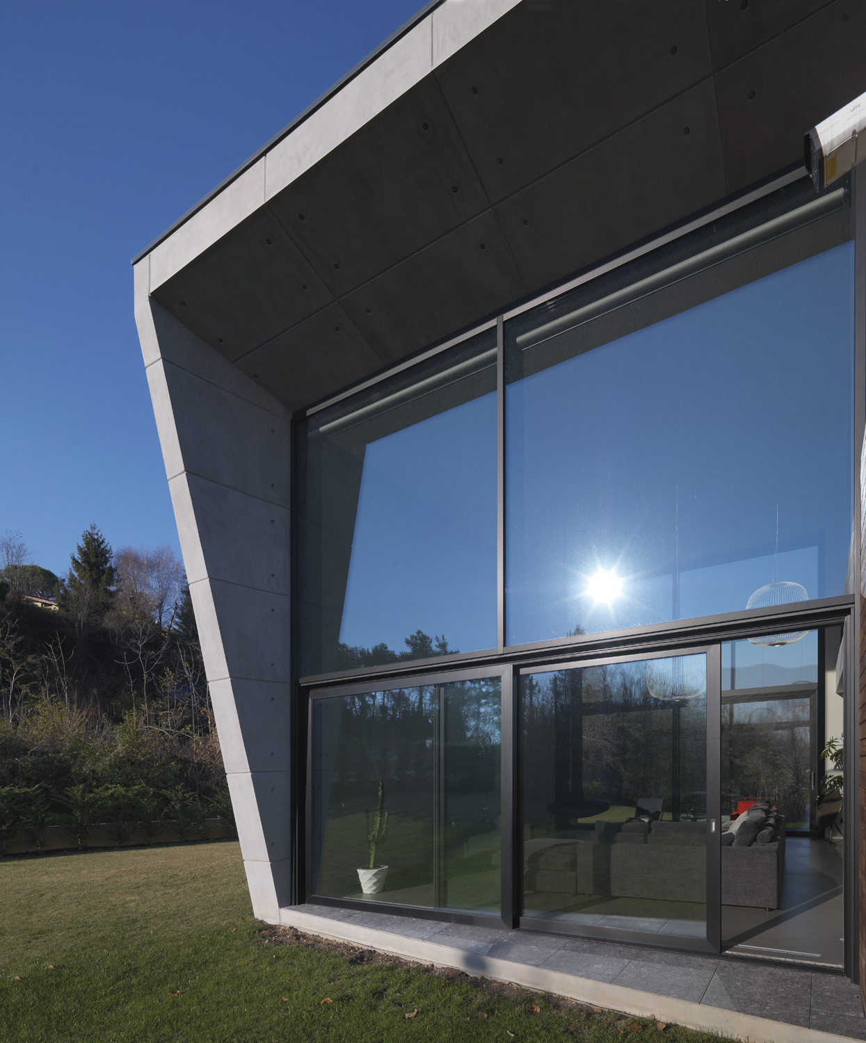 悬浮森林中的透明别墅-95