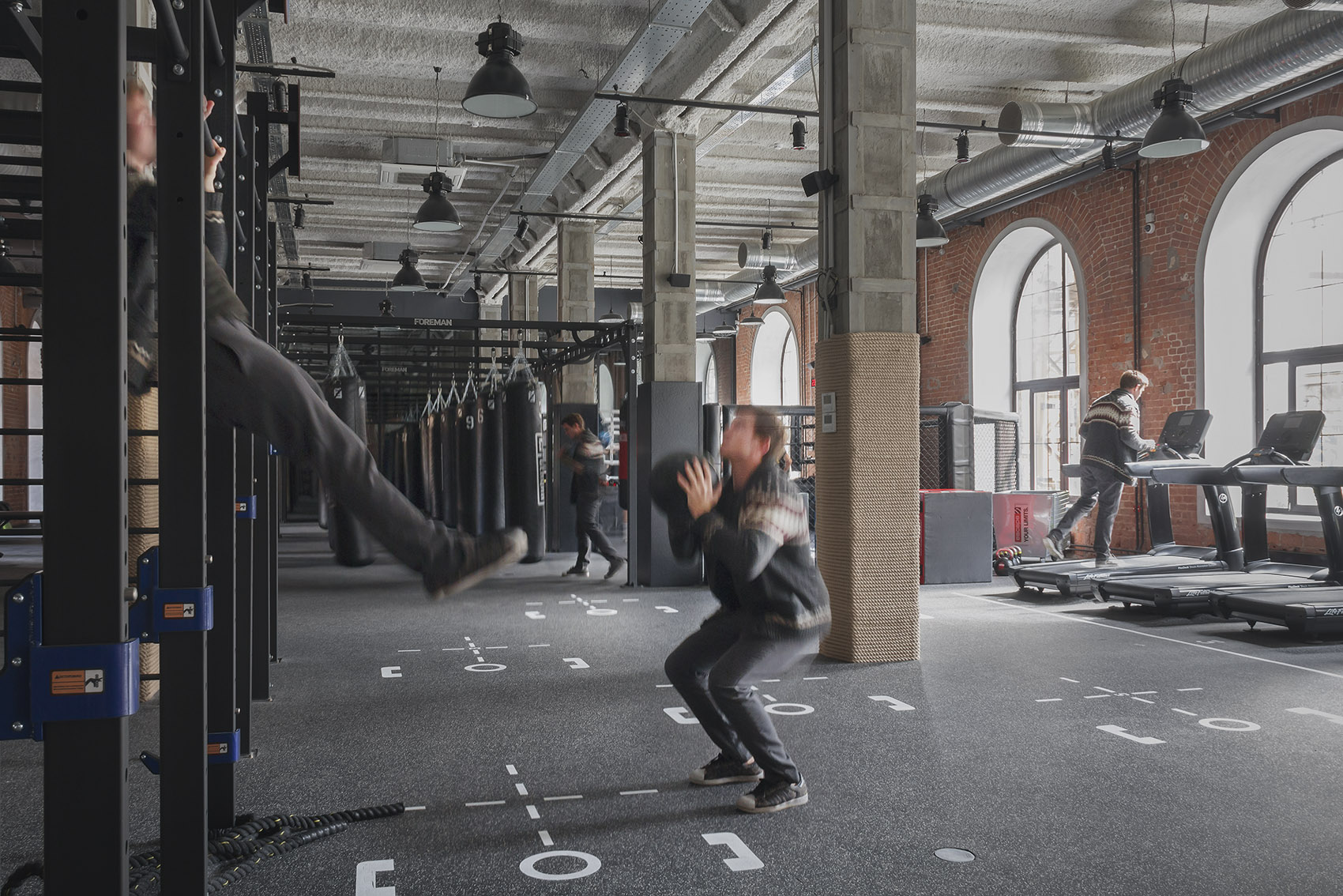Sektsia健身房，莫斯科/纺织工厂变身充满现代感的健身俱乐部-15